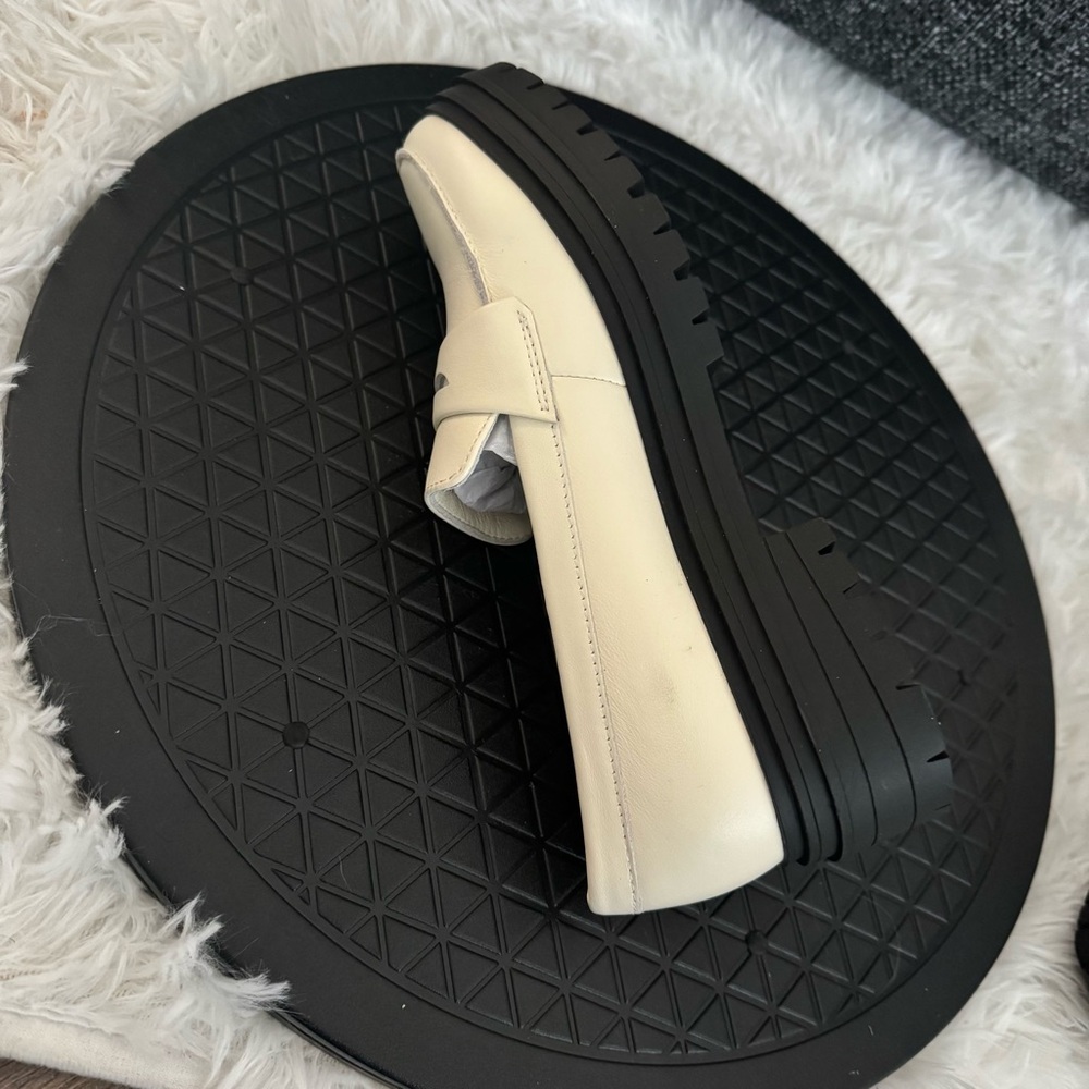 Quince Italian Leather Lug Sole Loafers in Bone with Black Soles Size 7 - Picture 10 of 16